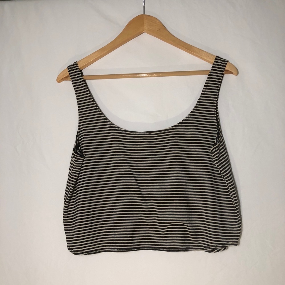 KIRRA XL BLACK & WHITE FLOWY STRIPE CROP TOP
